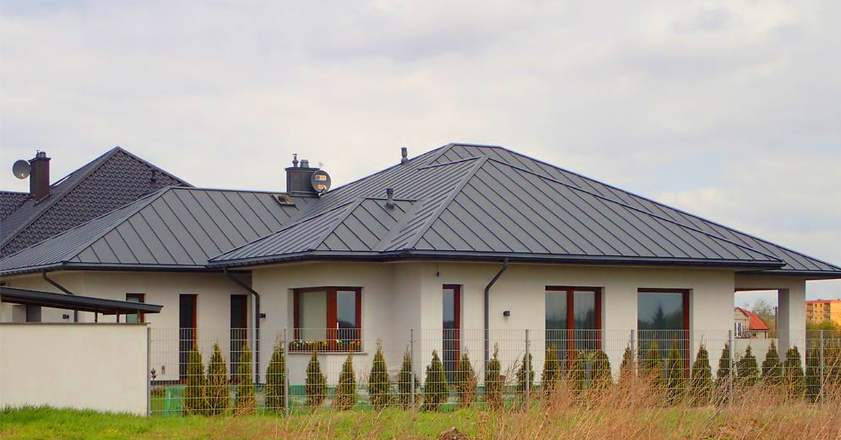 <strong>Panel dachowy SNAPLOCK</strong> Unikalny wygląd i najlepszy materiał na rynku. 350g/m2 ocynku. Materiał Ceramic Matt z dożywotnią gwarancją.